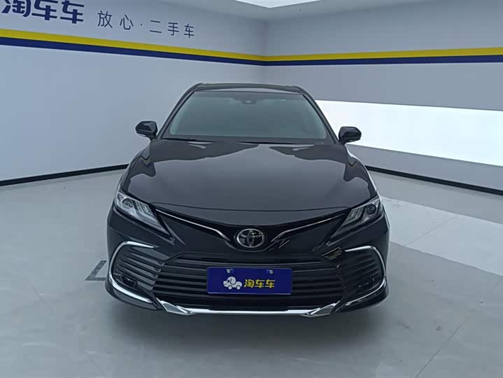 Фото 2 - Toyota Camry
