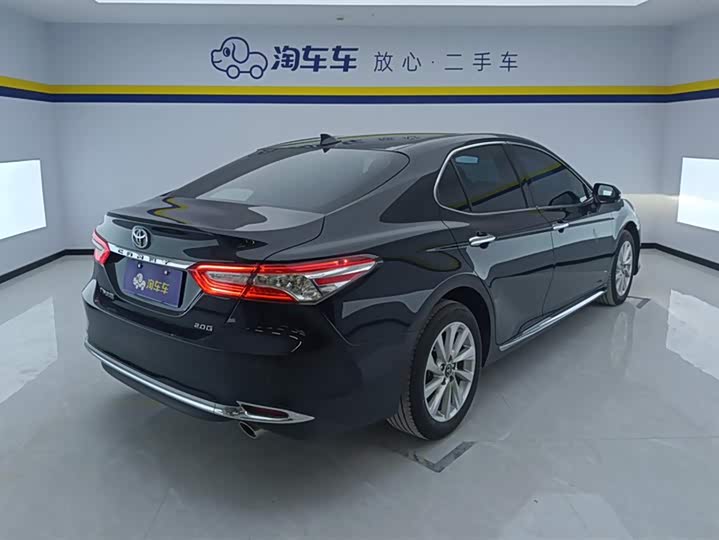 Фото 3 - Toyota Camry