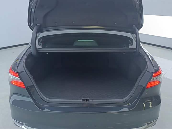 Фото 4 - Toyota Camry