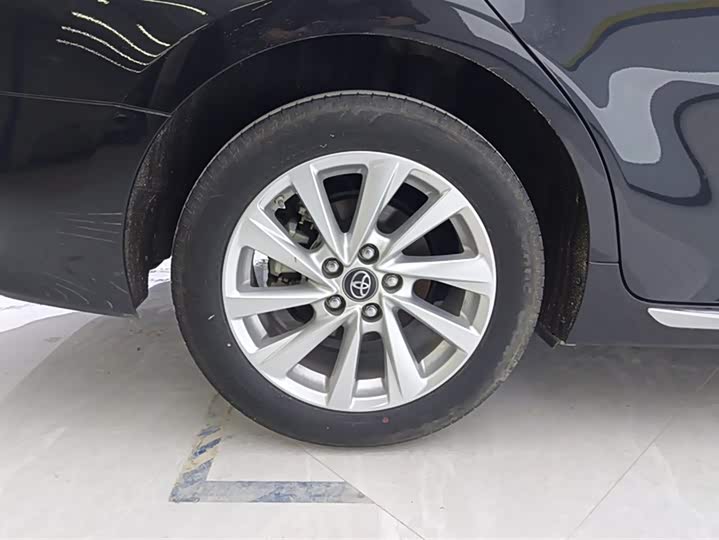 Фото 6 - Toyota Camry