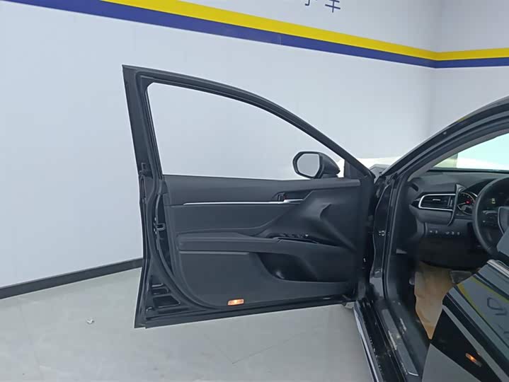 Фото 7 - Toyota Camry