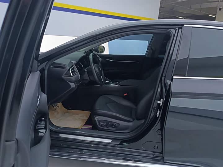 Фото 9 - Toyota Camry