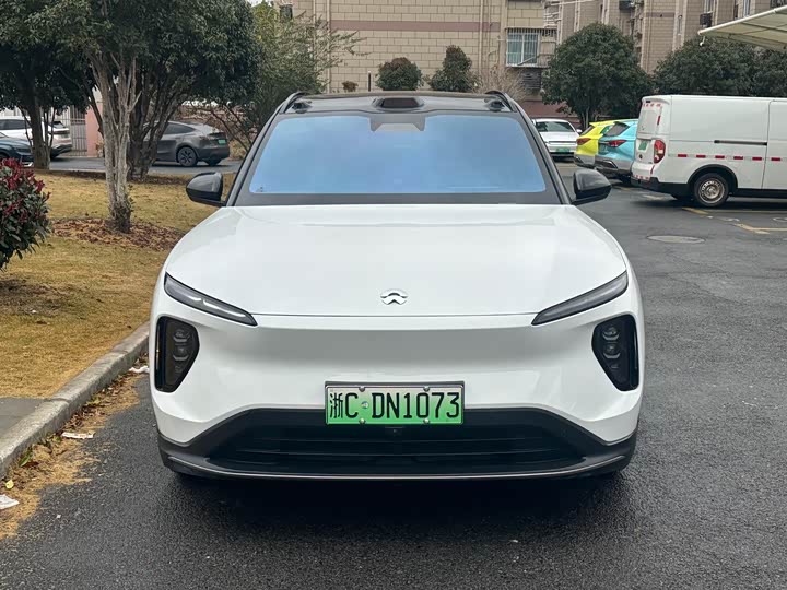 Фото 1 - Nio ES6