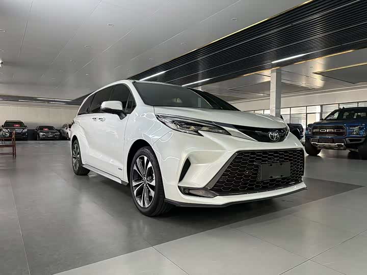 Фото 3 - Toyota Granvia