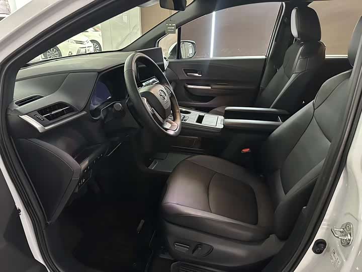 Фото 4 - Toyota Granvia