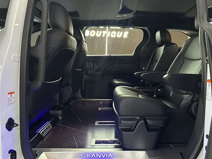 Фото 5 - Toyota Granvia