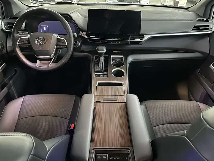 Фото 6 - Toyota Granvia