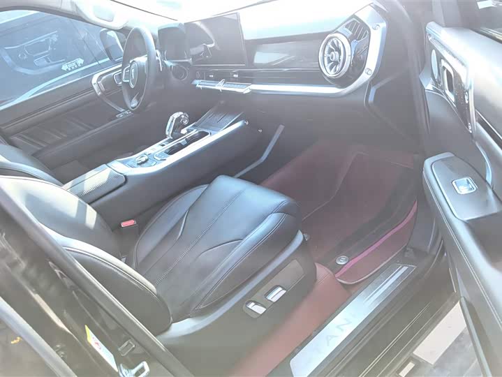 Фото 8 - Tank 400 Hybrid