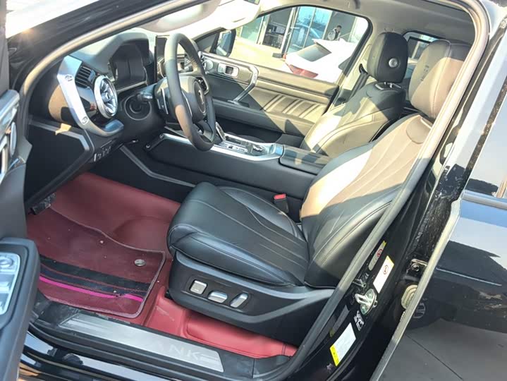 Фото 9 - Tank 400 Hybrid