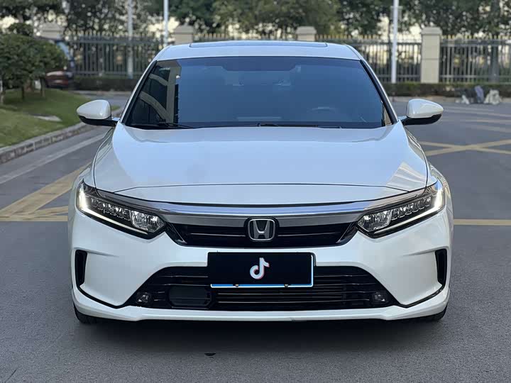 Фото 2 - Honda Inspire