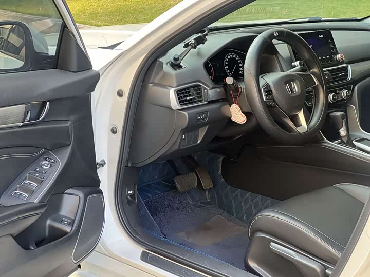 Фото 4 - Honda Inspire