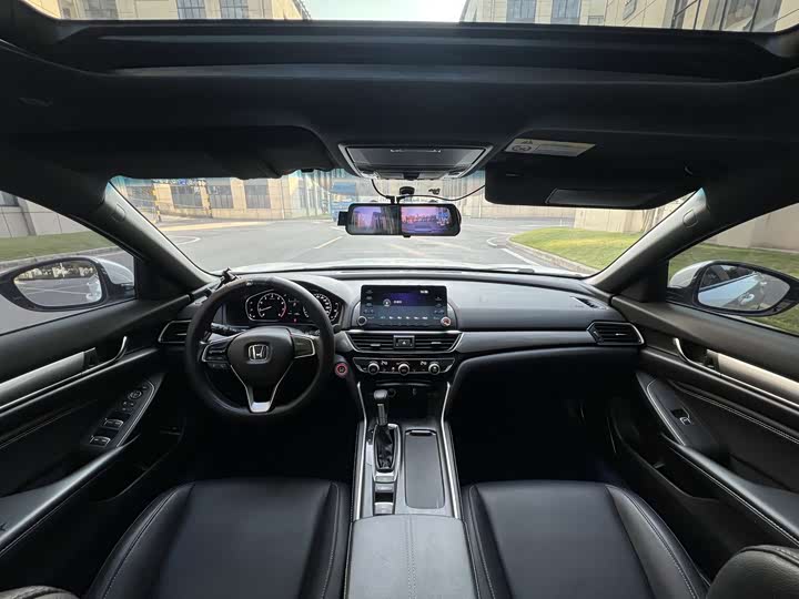 Фото 7 - Honda Inspire