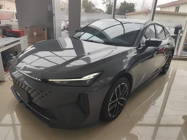 Фото 2 - Changan UNI-V Hybrid