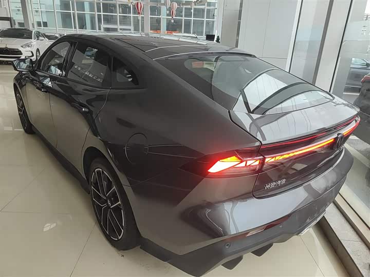 Фото 5 - Changan UNI-V Hybrid