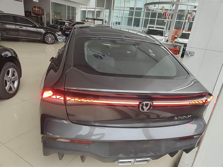 Фото 6 - Changan UNI-V Hybrid