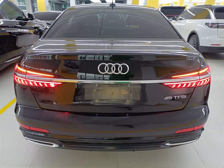 Фото 6 - Audi A6L