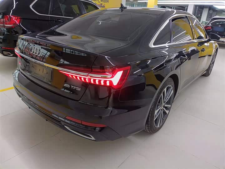 Фото 7 - Audi A6L