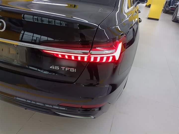 Фото 8 - Audi A6L