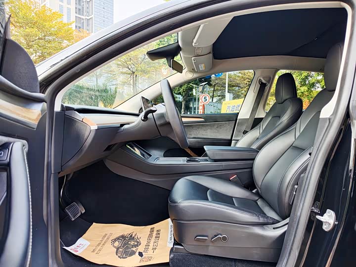 Фото 4 - Tesla Model Y