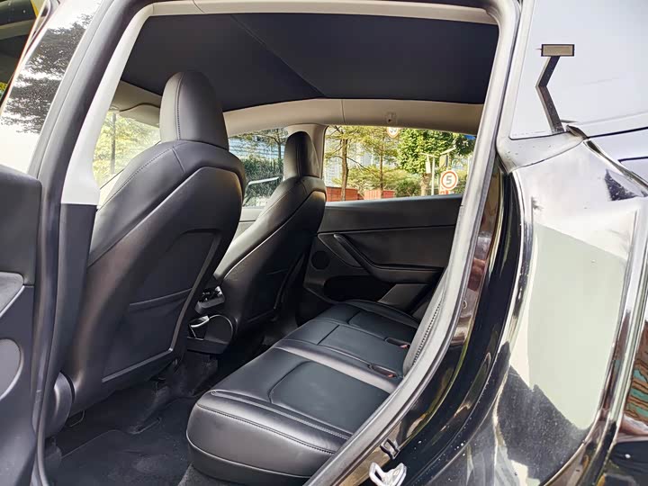 Фото 6 - Tesla Model Y