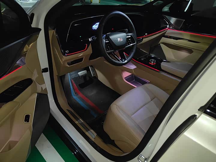 Фото 4 - Cadillac XT5