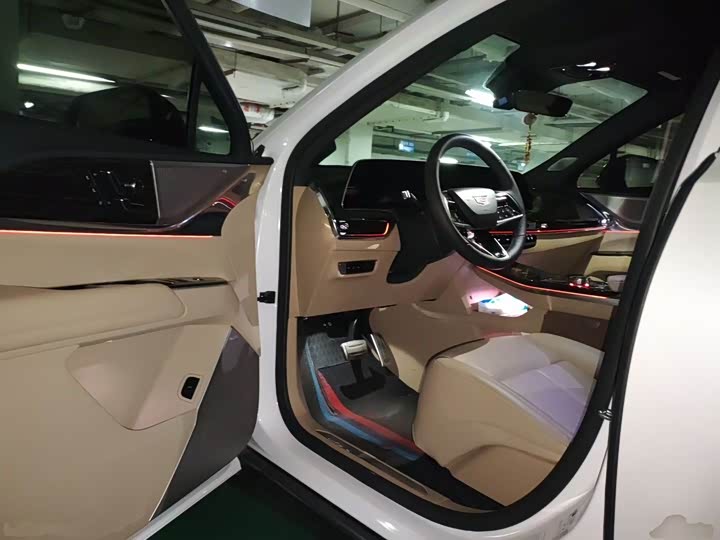 Фото 6 - Cadillac XT5