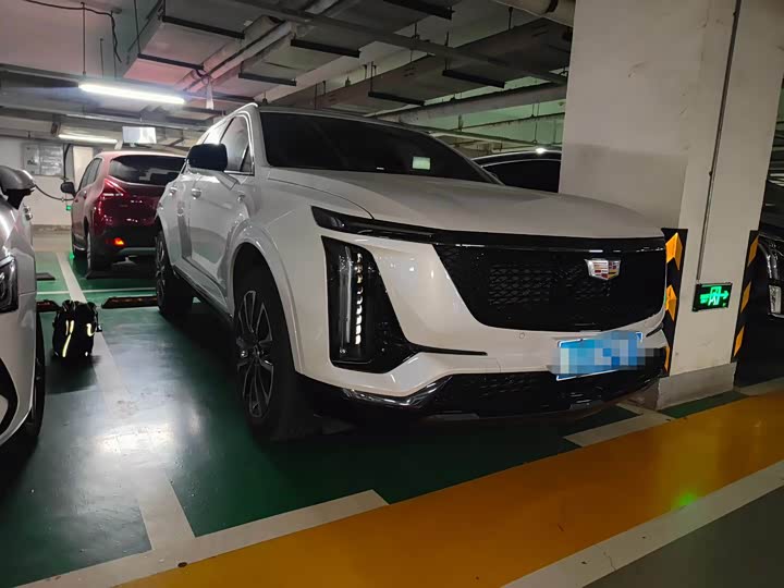 Фото 8 - Cadillac XT5