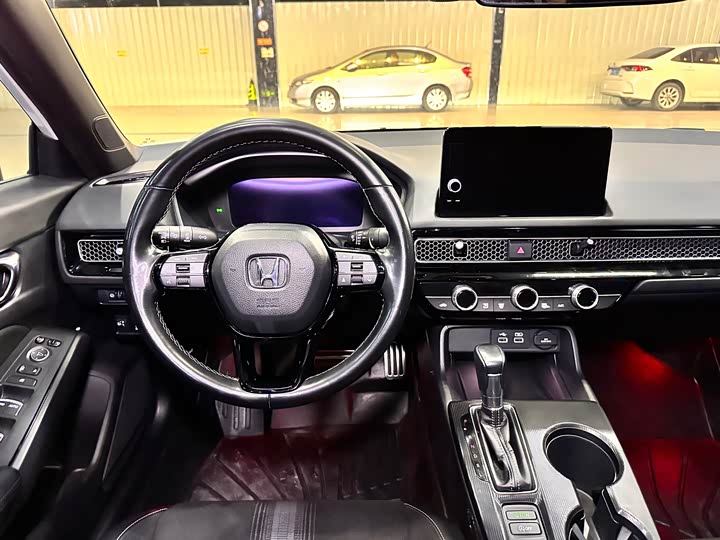 Фото 8 - Honda Civic