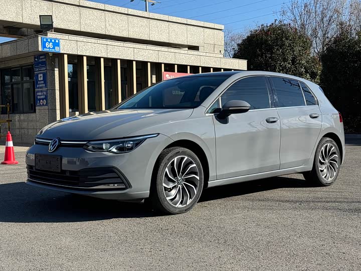 Фото 1 - Volkswagen Golf