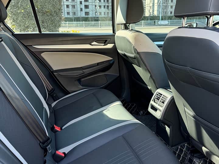 Фото 7 - Volkswagen Golf