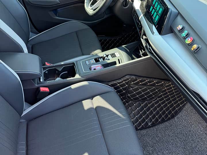 Фото 9 - Volkswagen Golf