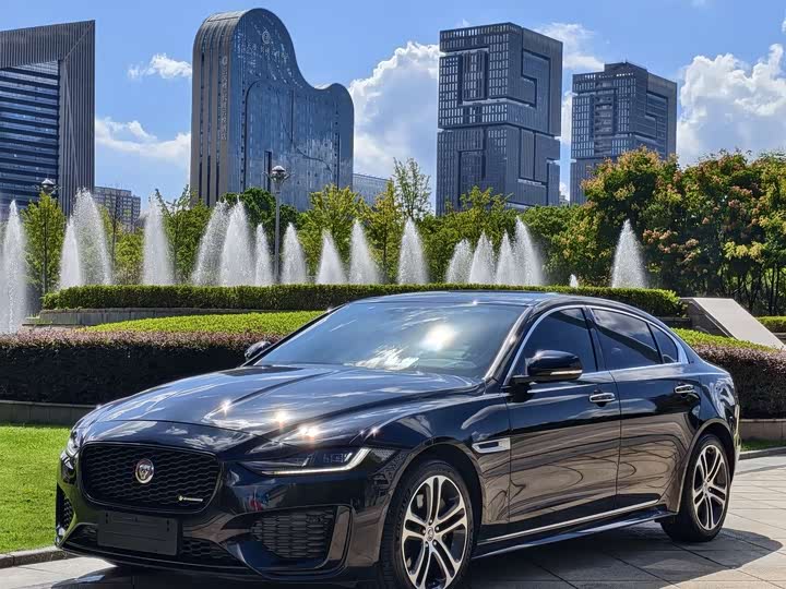 Фото 1 - Jaguar XE L