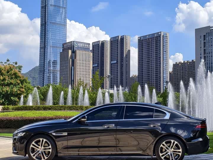 Фото 3 - Jaguar XE L