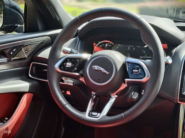 Фото 5 - Jaguar XE L