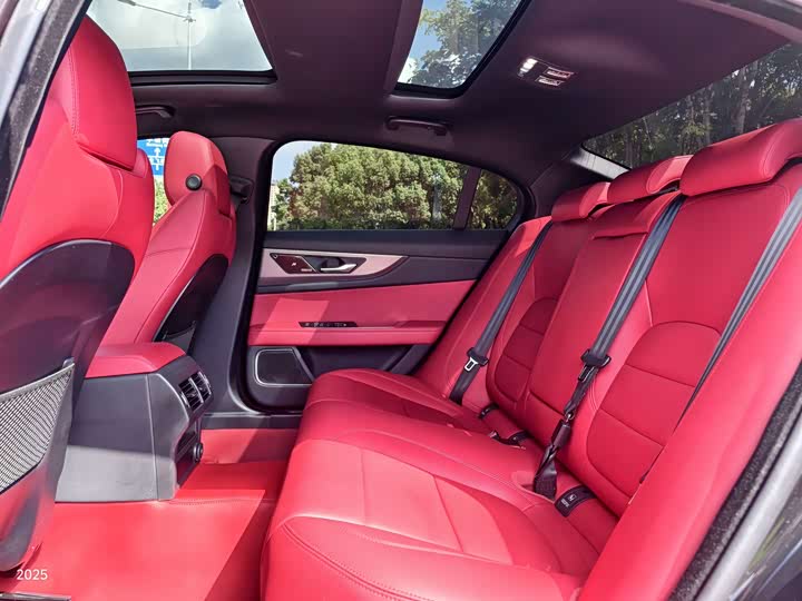 Фото 7 - Jaguar XE L