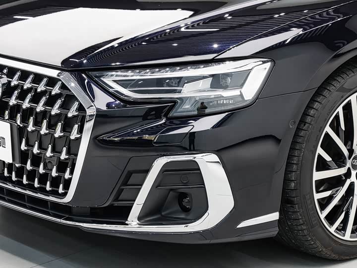 Фото 8 - Audi A8