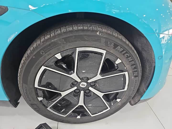 Фото 3 - Xiaomi SU7