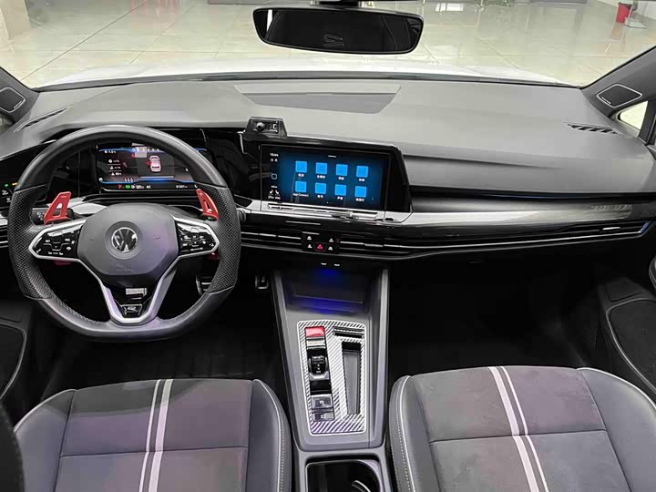 Фото 2 - Volkswagen Golf