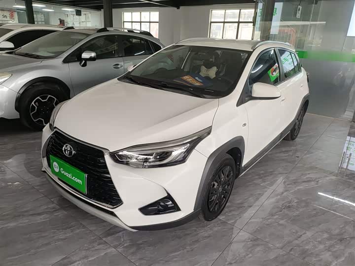 Фото 1 - Toyota Yaris L Hatchback