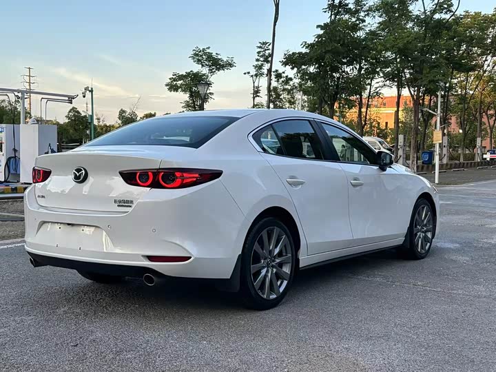 Фото 9 - Mazda 3 (Axela)