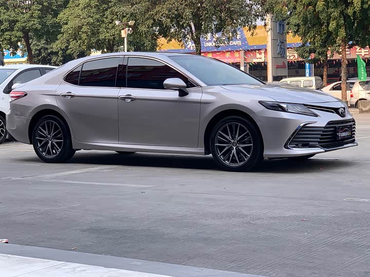 Фото 3 - Toyota Camry