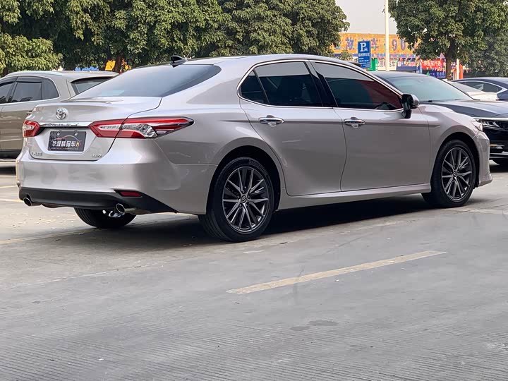 Фото 6 - Toyota Camry