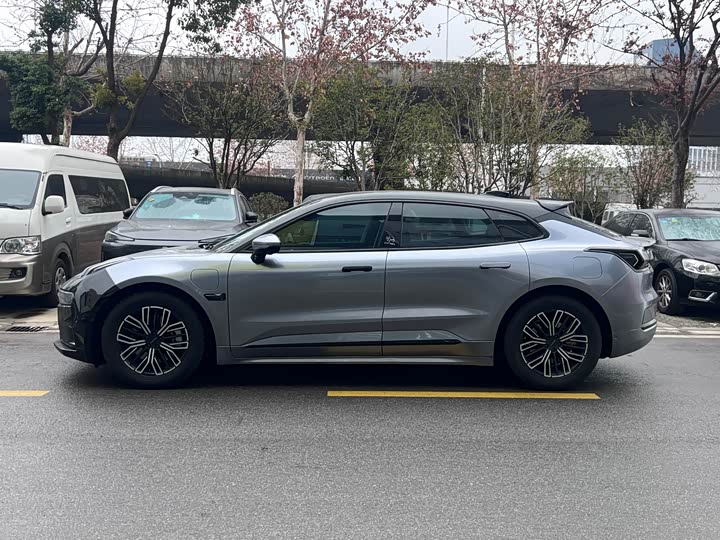 Фото 4 - Zeekr 001