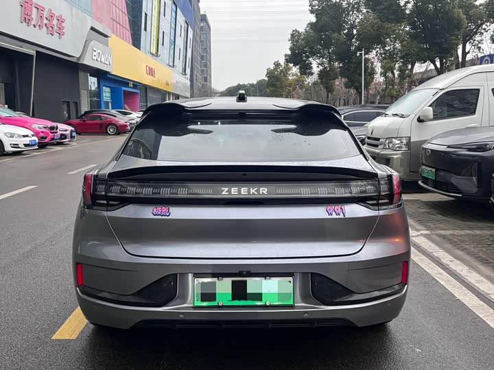 Фото 6 - Zeekr 001