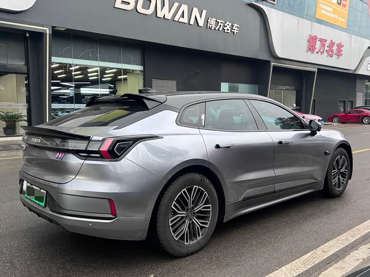 Фото 7 - Zeekr 001