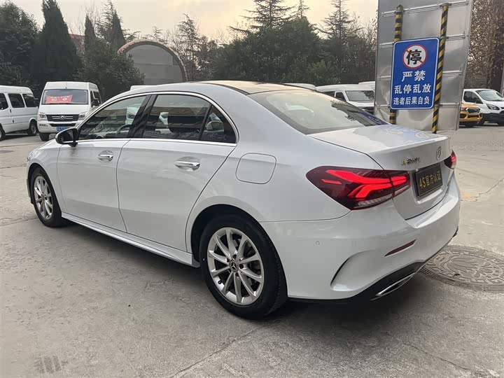 Фото 9 - Mercedes-Benz A-Class