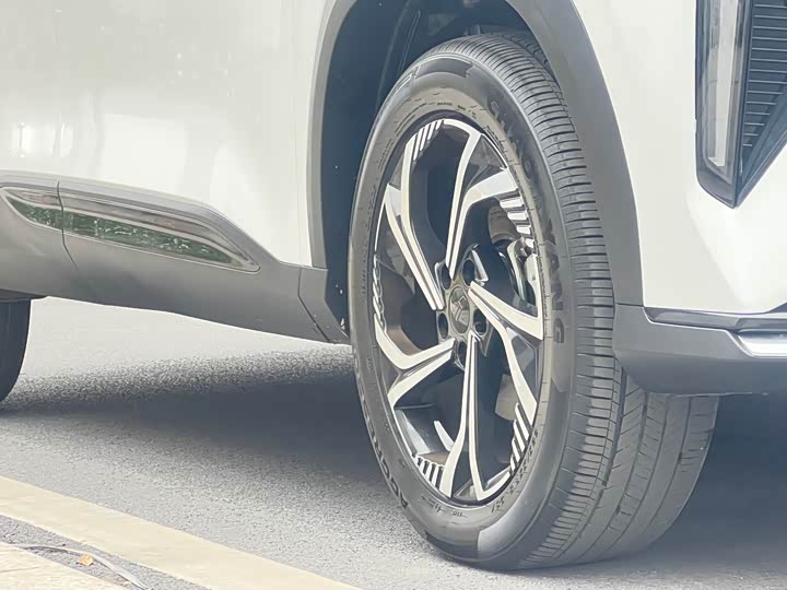 Фото 5 - Geely Atlas