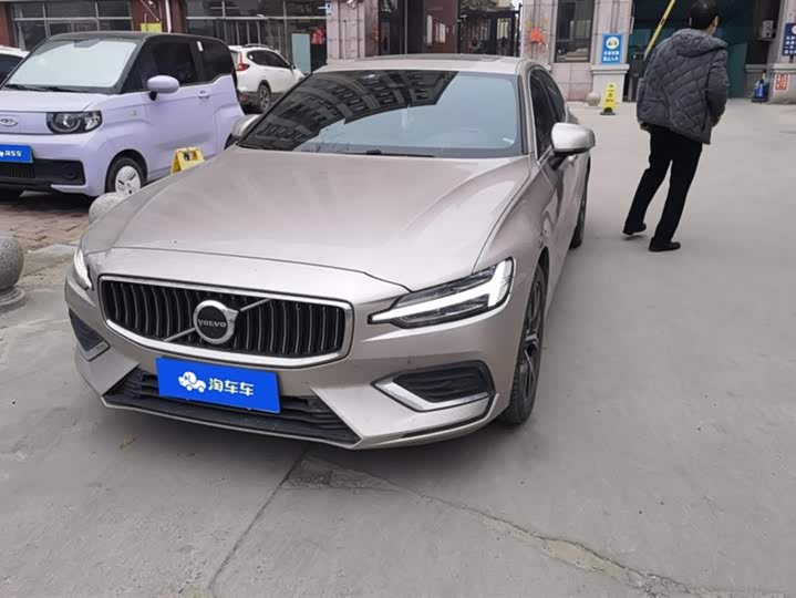 Фото 1 - Volvo S60