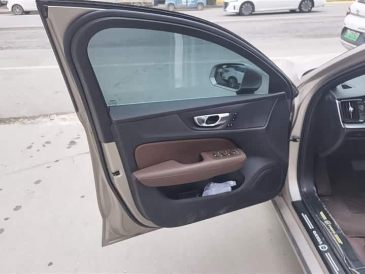 Фото 7 - Volvo S60