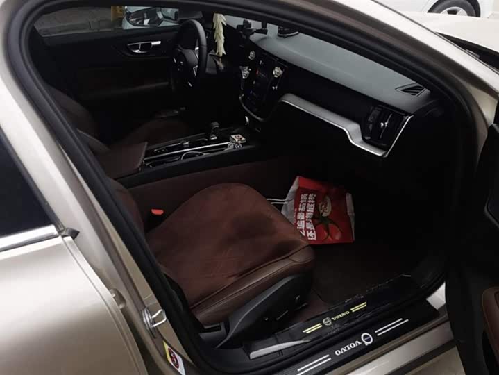 Фото 8 - Volvo S60